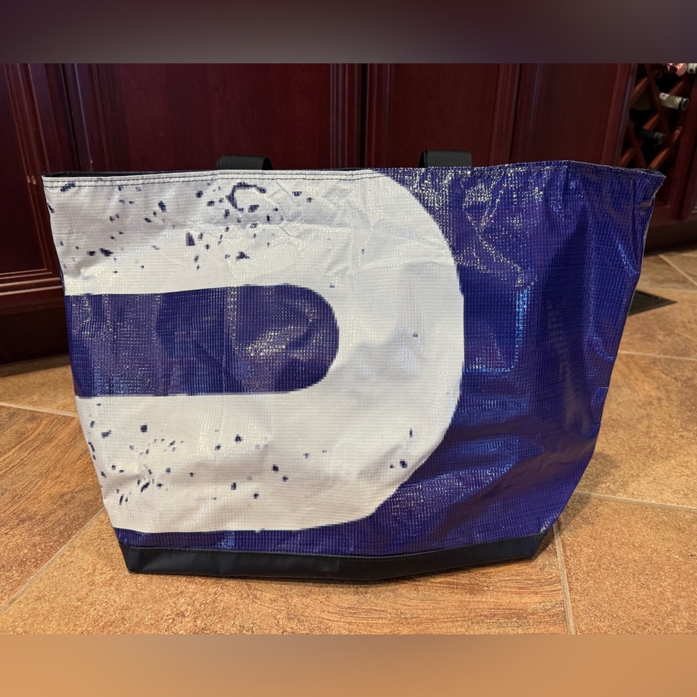 NWOT RAREFORM TOTE!
